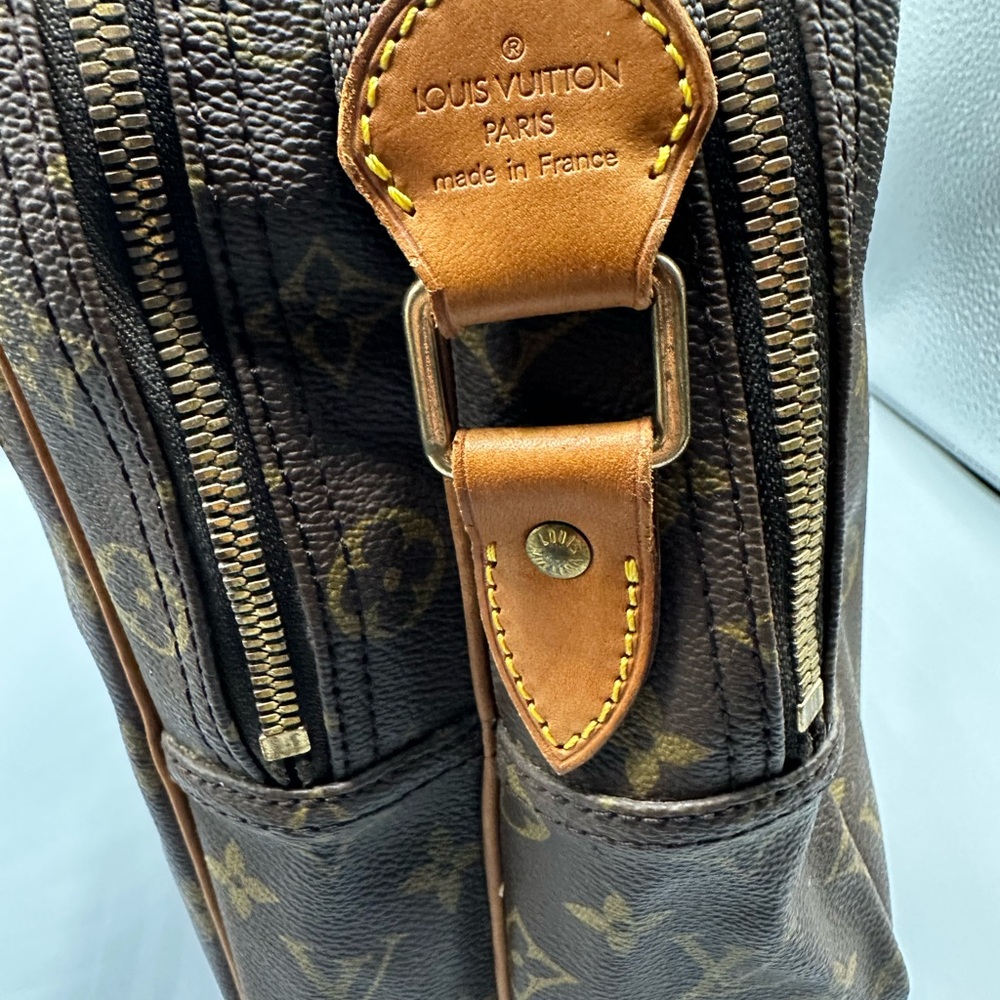 Louis Vuitton Reporter GM Monogram
Canvas Messenger Bag - Picture 6 of 13